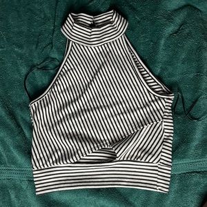 Like new, Size M, cropped cut out halter top